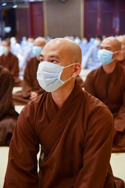 Taking comments to complete recording visual images in the rain season retreat